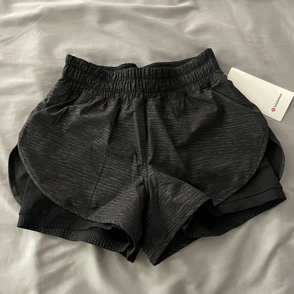 **SOLD** Lululemon Boot Camp Ready Shorts 3.5” size 8